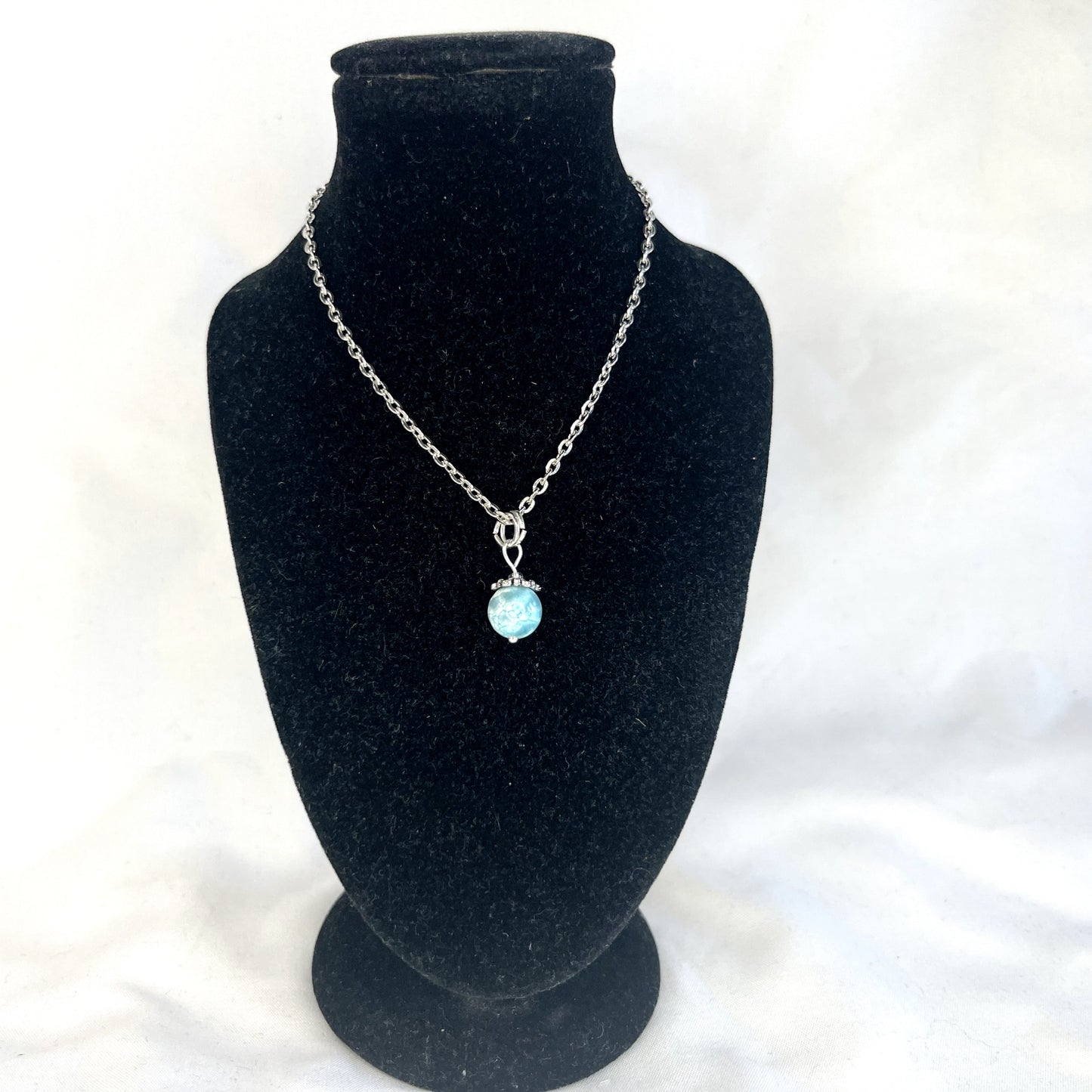 Dyed Agate Pendant Necklace