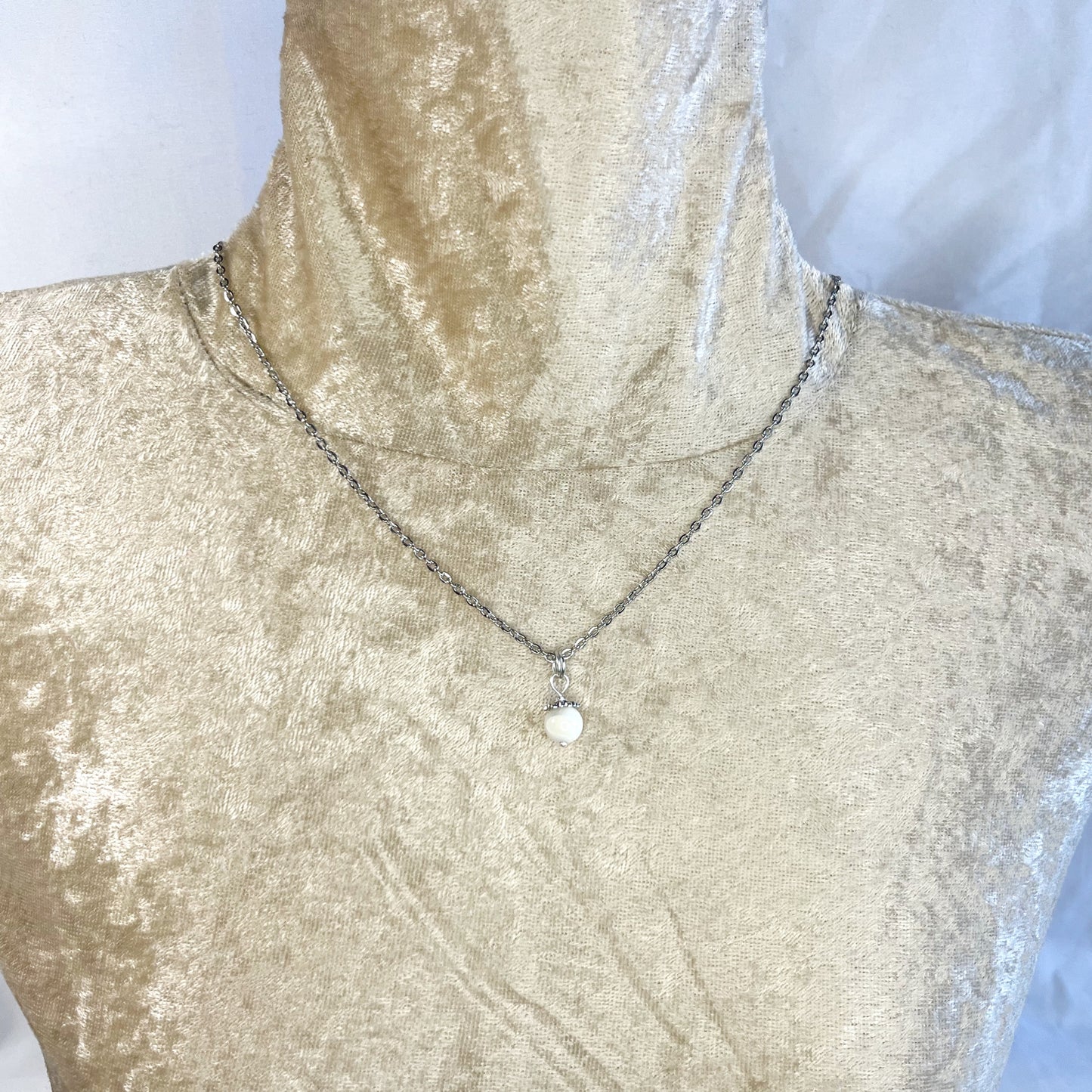 Mother of Pearl Pendant Necklace