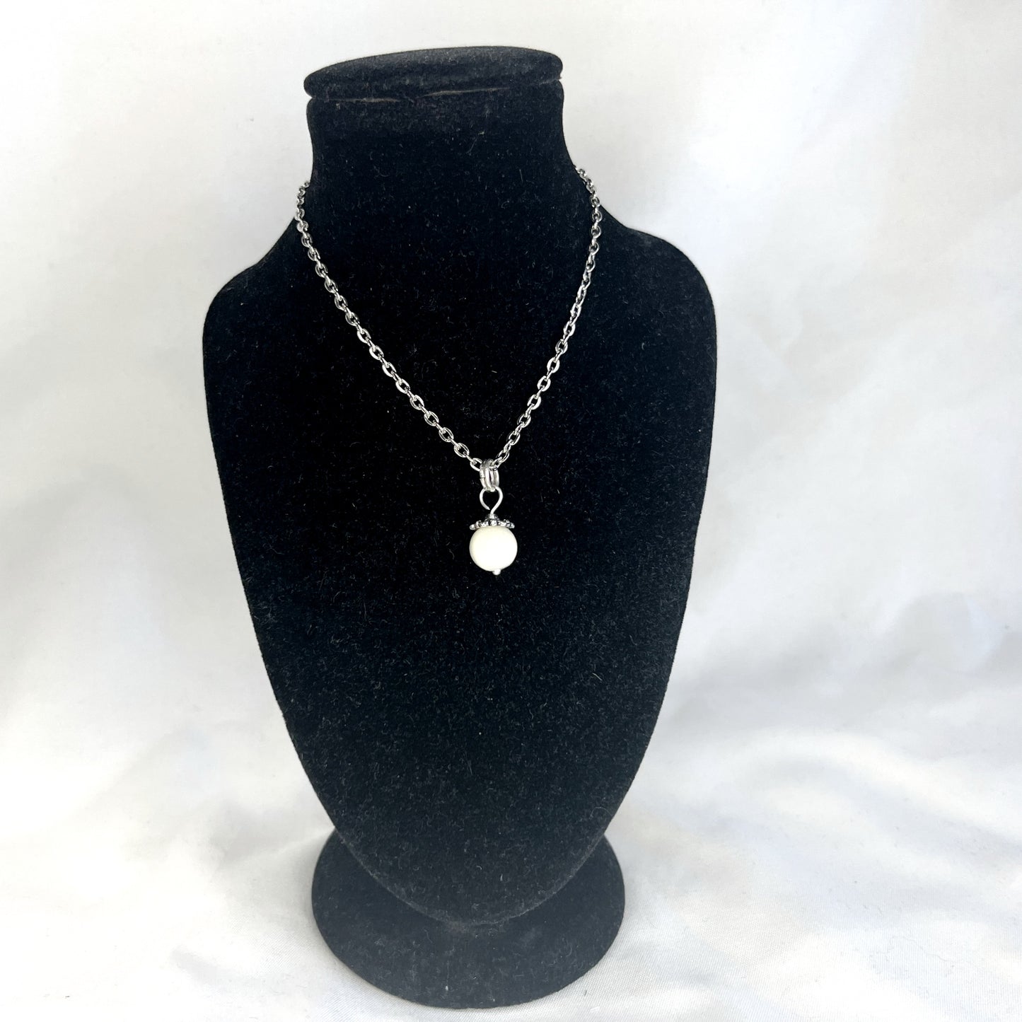 Mother of Pearl Pendant Necklace
