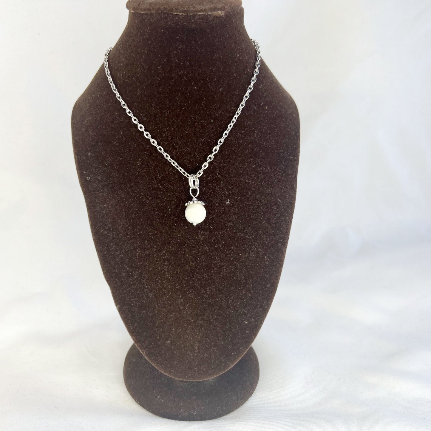Mother of Pearl Pendant Necklace