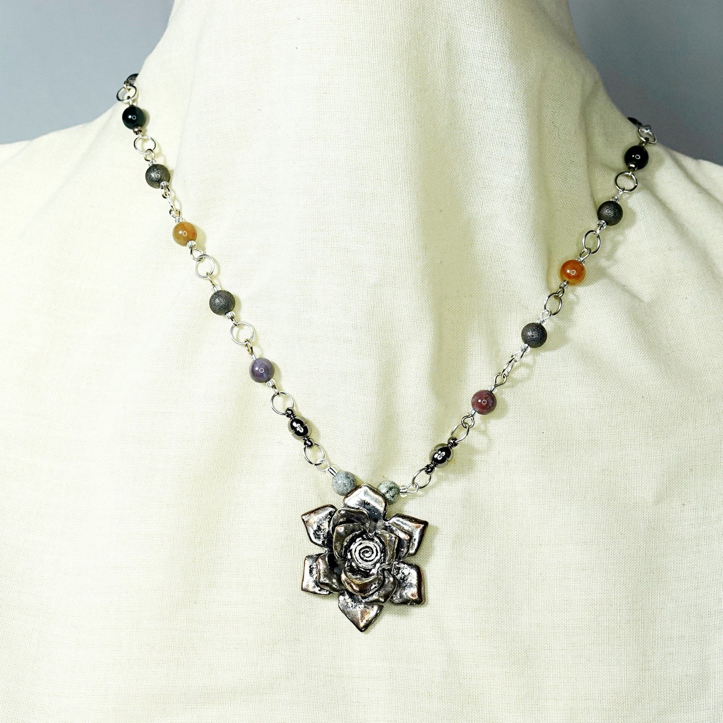 Agate and Lotus Pendant Convertible Jewellery Set
