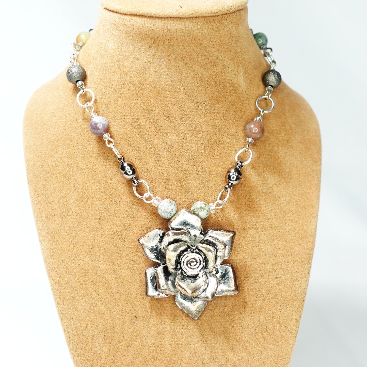 Agate and Lotus Pendant Convertible Jewellery Set