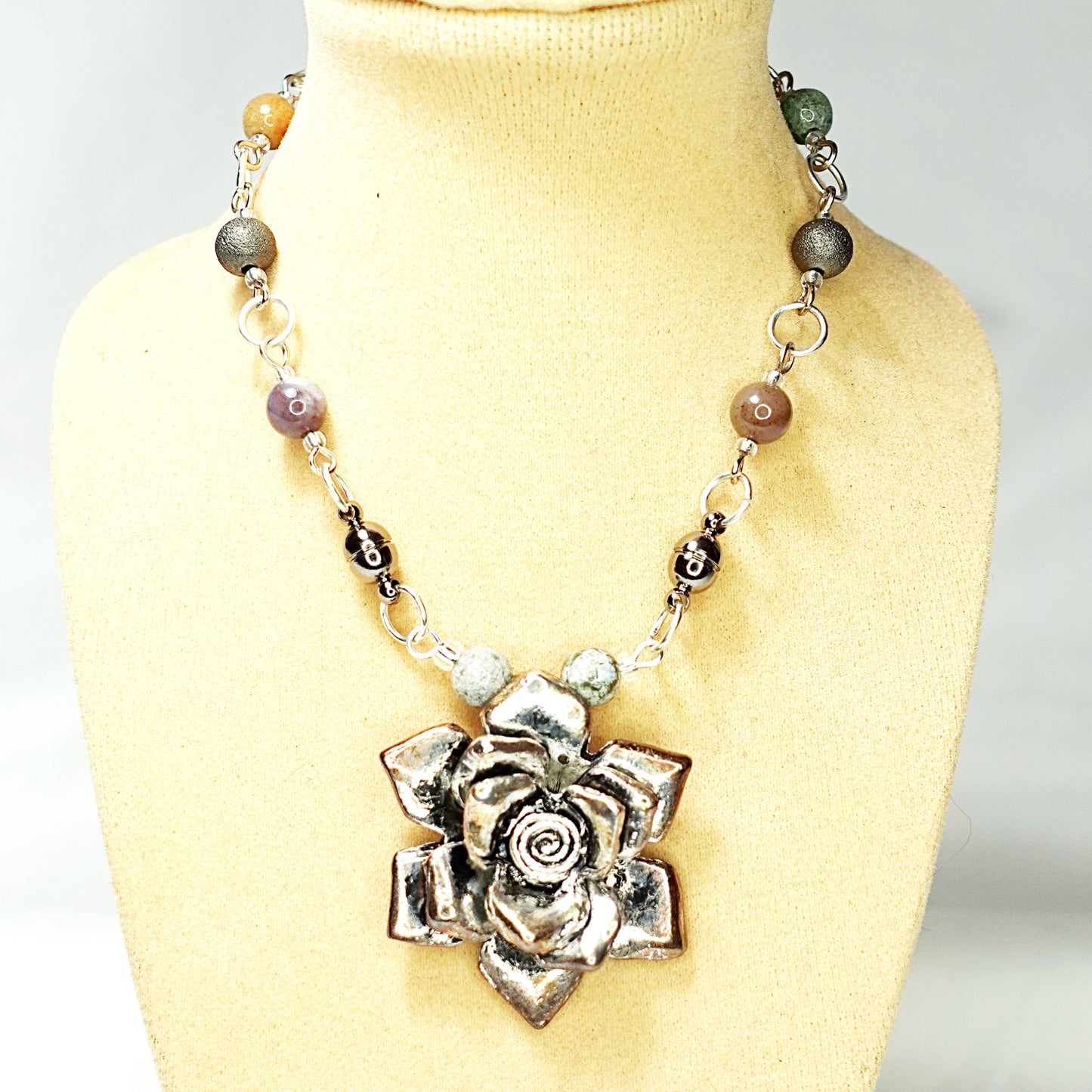 Agate and Lotus Pendant Convertible Jewellery Set